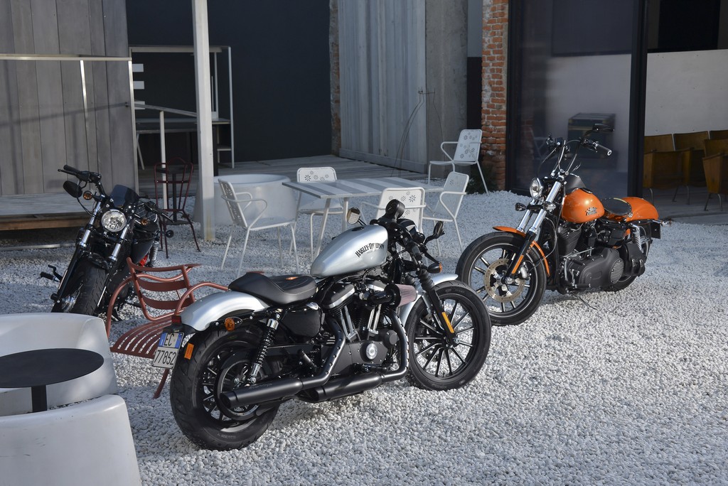 Harley-Davidson Dark Custom-1