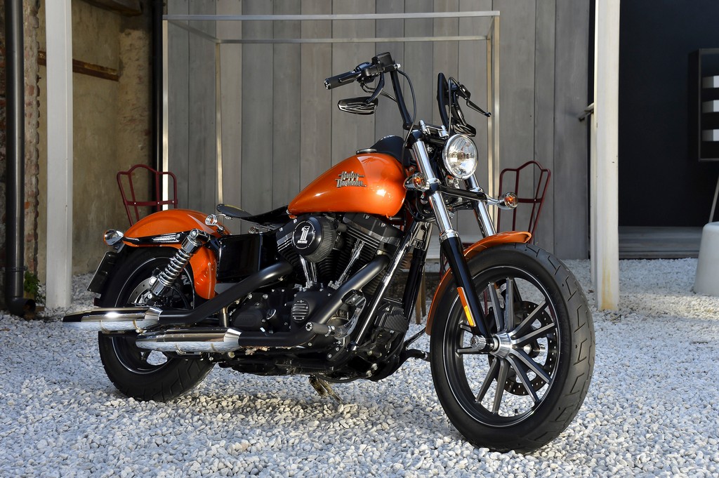 Harley-Davidson Dyna Street Bob-16