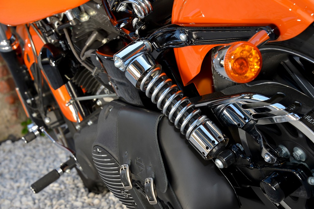 Harley-Davidson Dyna Street Bob-22