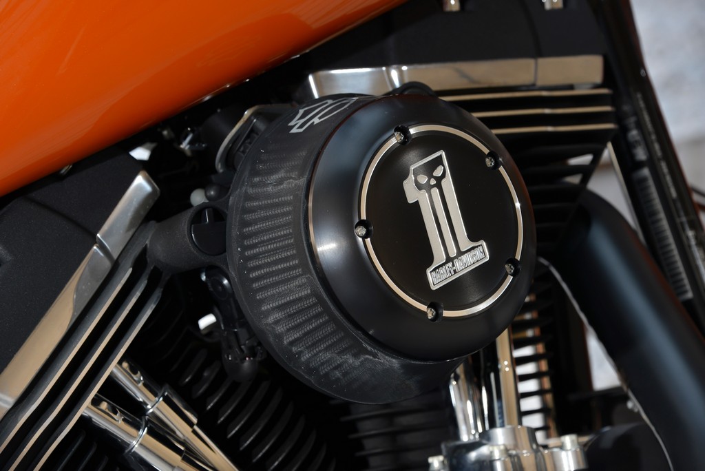 Harley-Davidson Dyna Street Bob-7