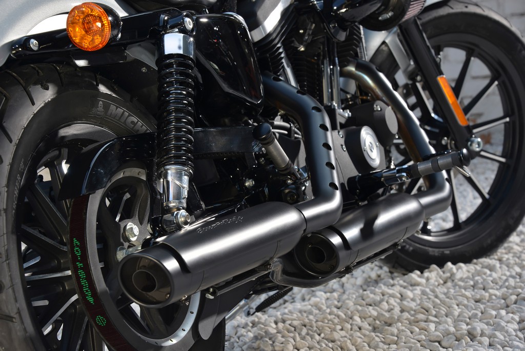 Harley-Davidson Sportster Iron 883-24
