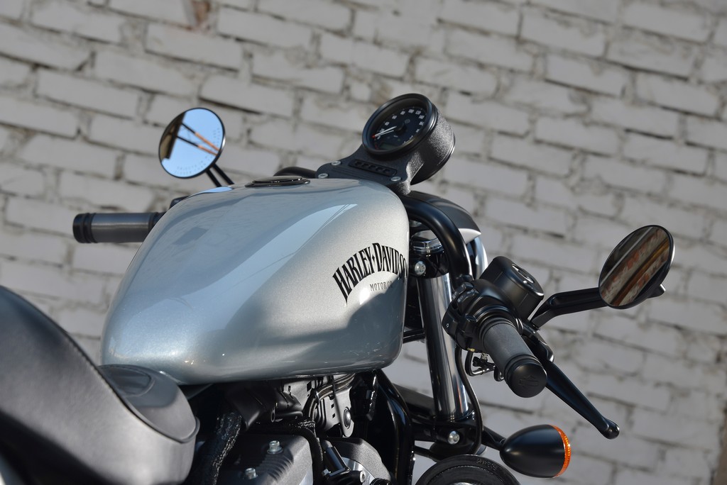 Harley-Davidson Sportster Iron 883-26