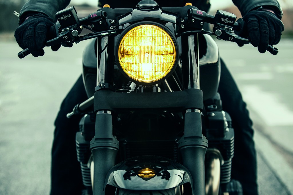 Yamaha XJR1300 Skullmonkee Davanti