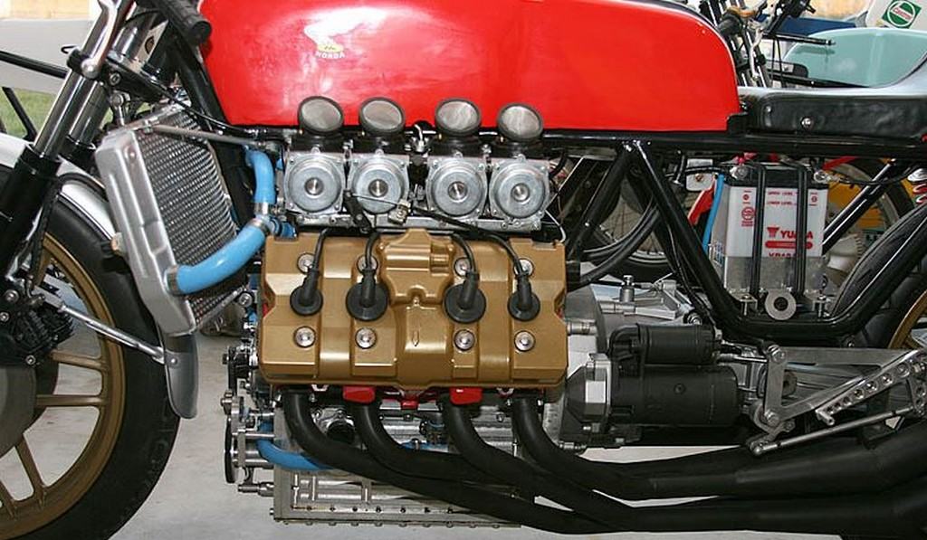 Honda Cafe Racer V8 04