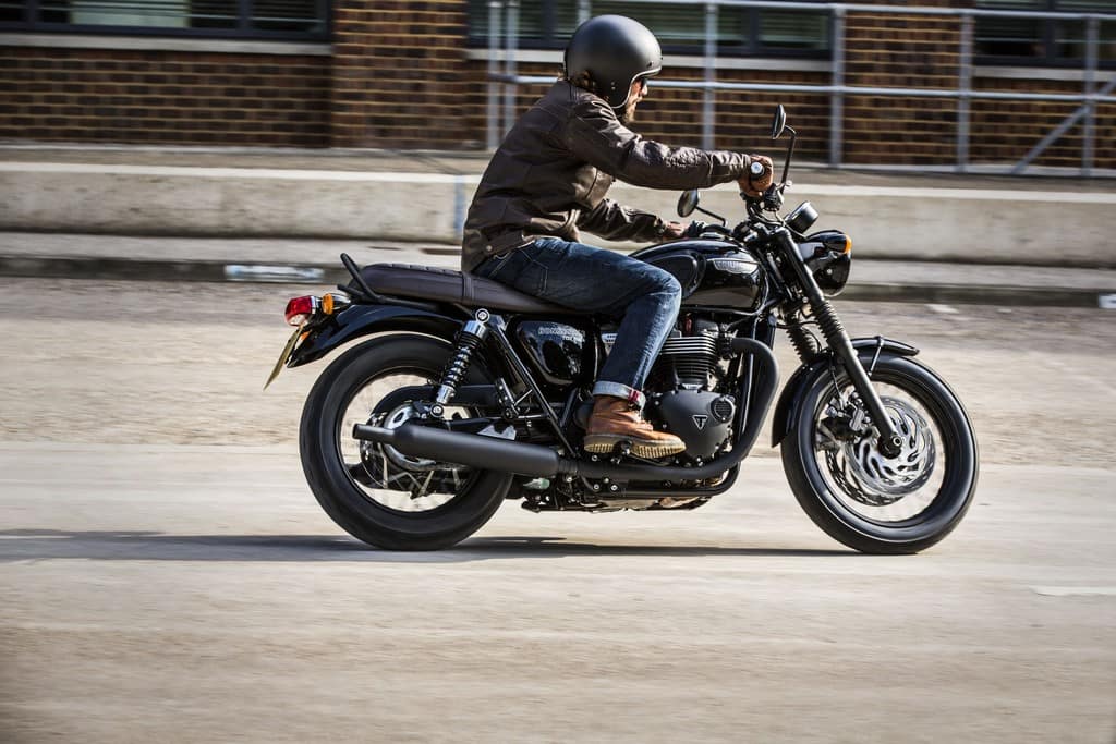 Triumph Bonneville T120 Black In Strada-1