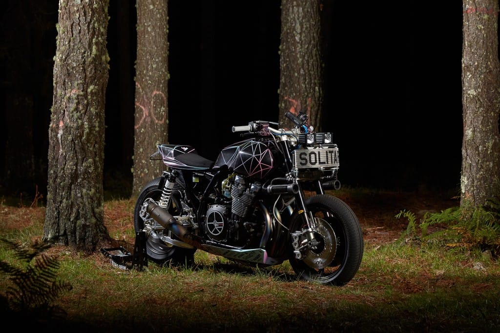 Yamaha XJR1300 Big Bad Wolf El Solitario Tre Quarti Destro