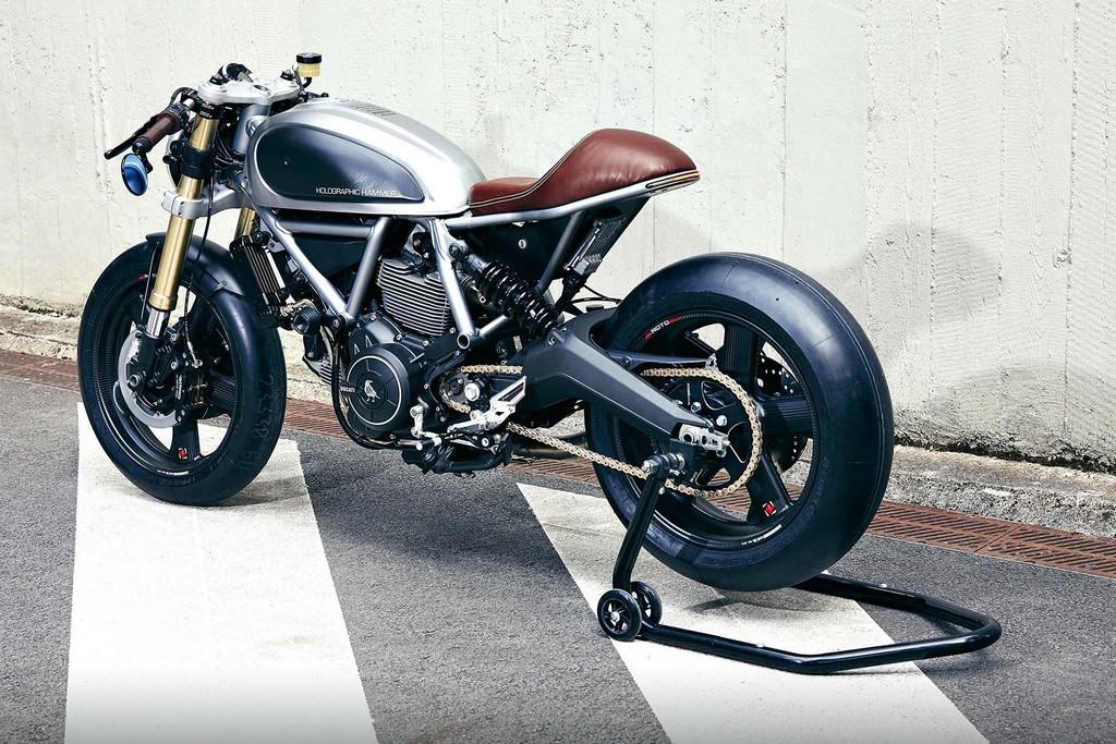 Ducati Scrambler Holographic Hammer Hero Tre Quarti Posteriore