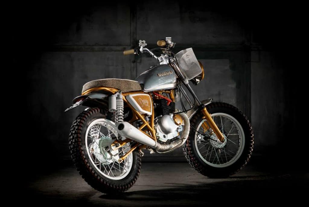 Suzuki GN125 Daisy by Dream Wheels Heritage Tre Quarti Posteriore