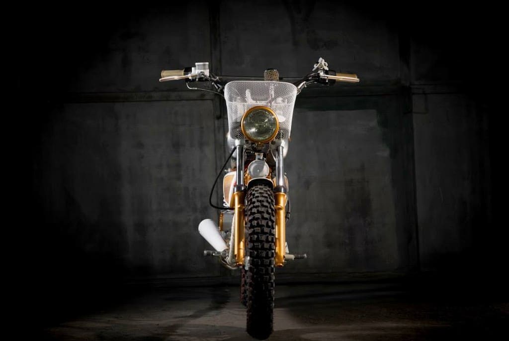 Suzuki GN125 Daisy by Dream Wheels Heritage Davanti