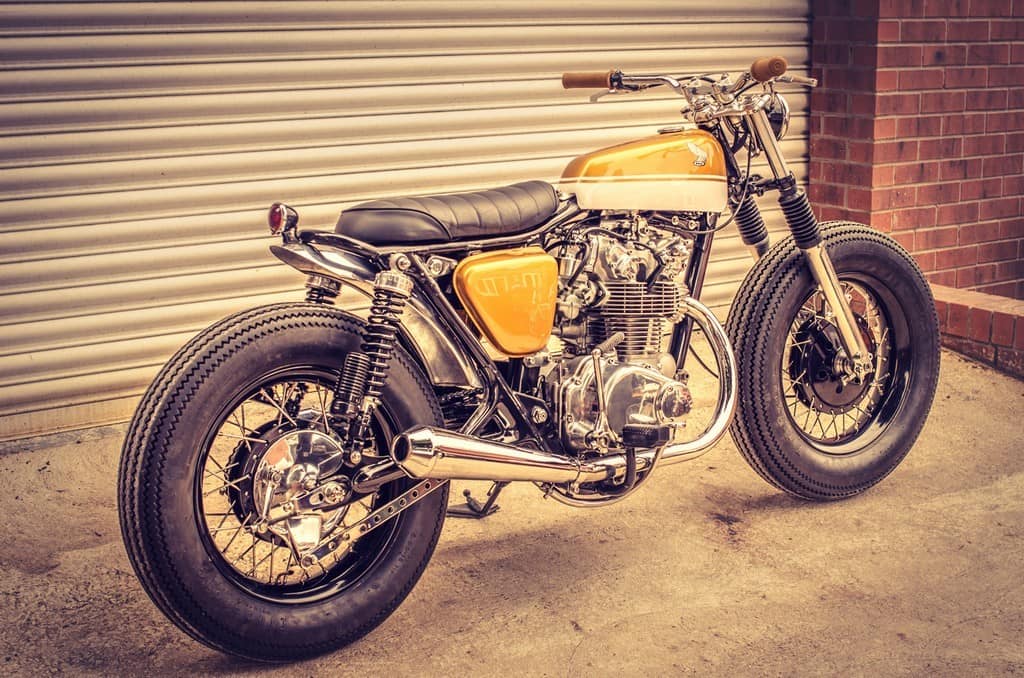 Honda CB 450 Bobber Down e Out Cafe Racers Tre Quarti