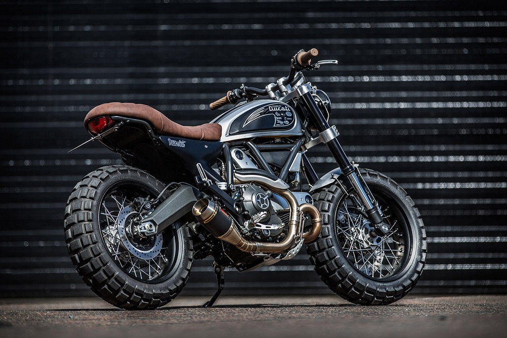 Ducati Scrambler Double Scoop Down e Out Cafe Racers Tre Quarti