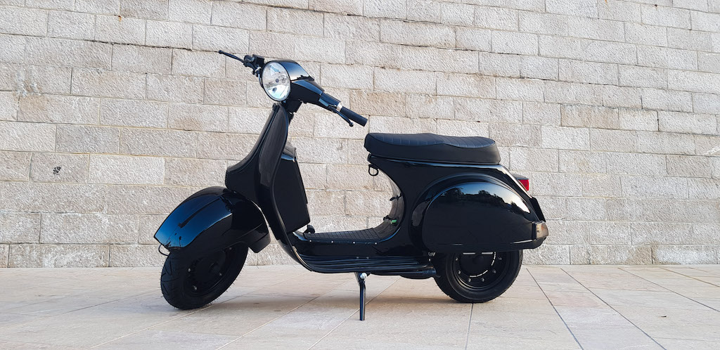 Vespa Black Custom 12