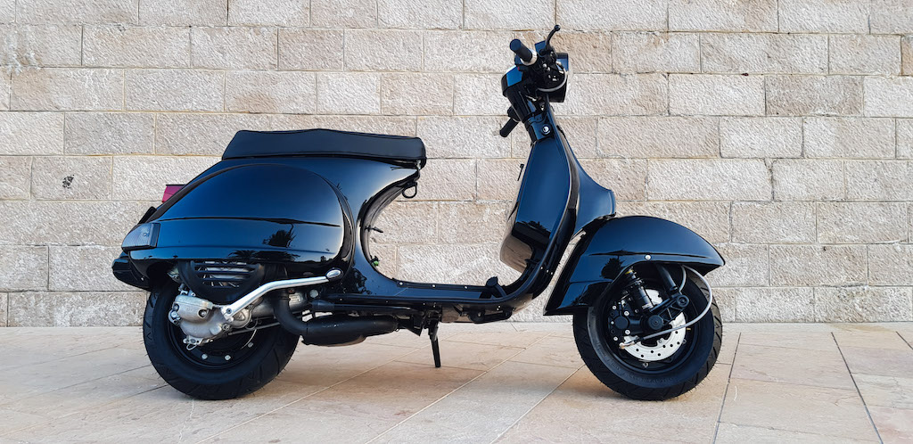 Vespa Black Custom 13