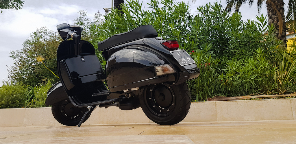 Vespa Black Custom 14