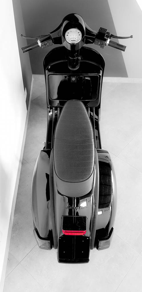 Vespa Black Custom 17