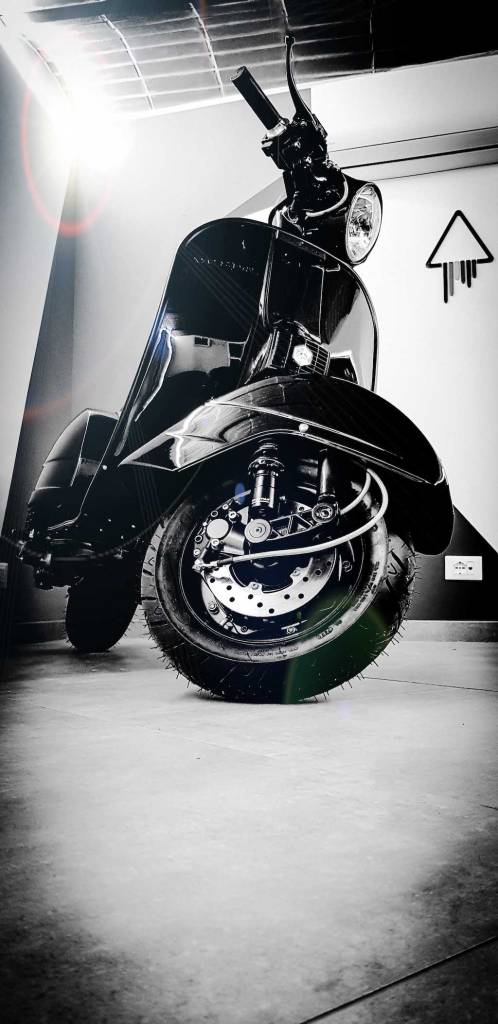 Vespa Black Custom 19