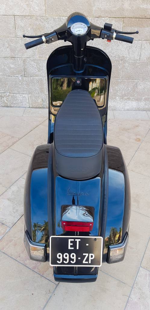 Vespa Black Custom 21