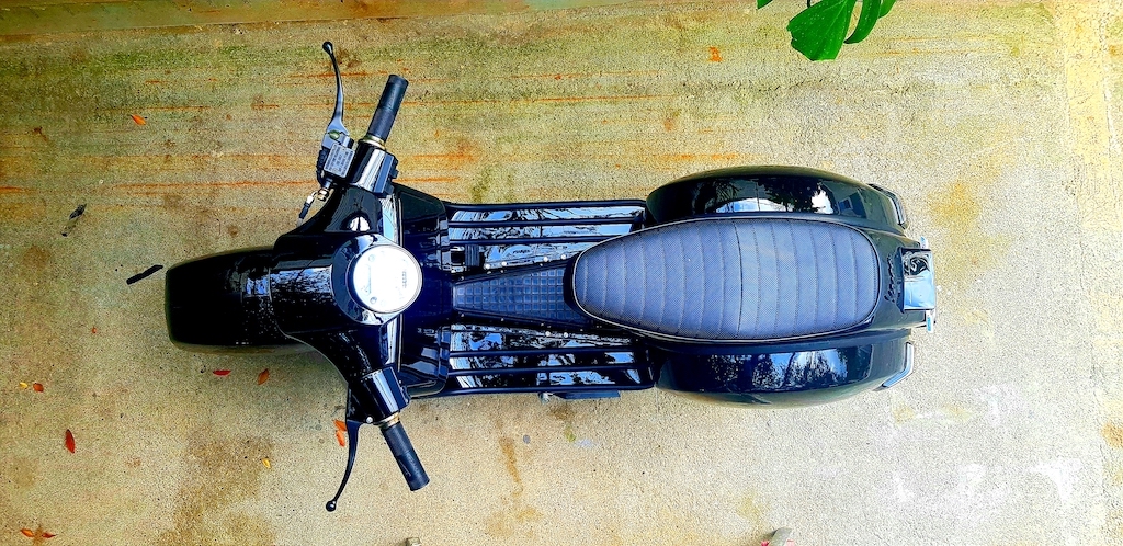 Vespa Black Custom 22