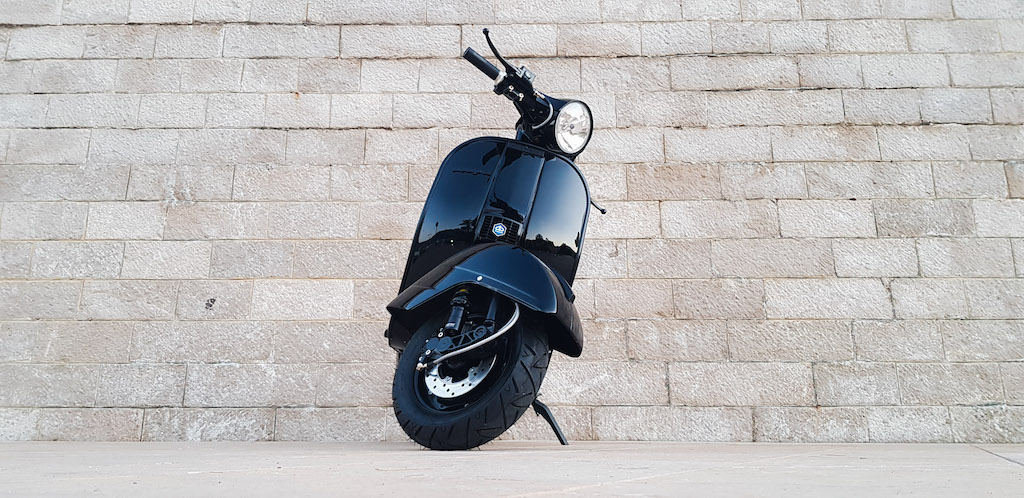 Vespa Black Custom 4