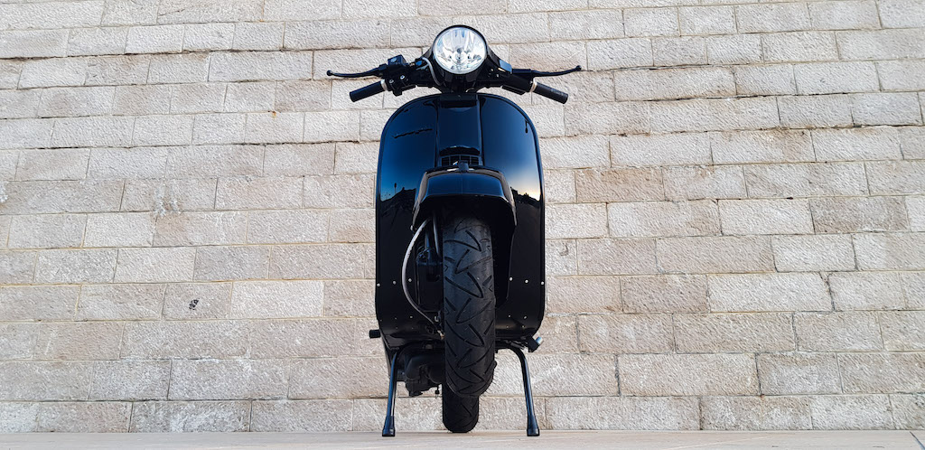 Vespa Black Custom 5