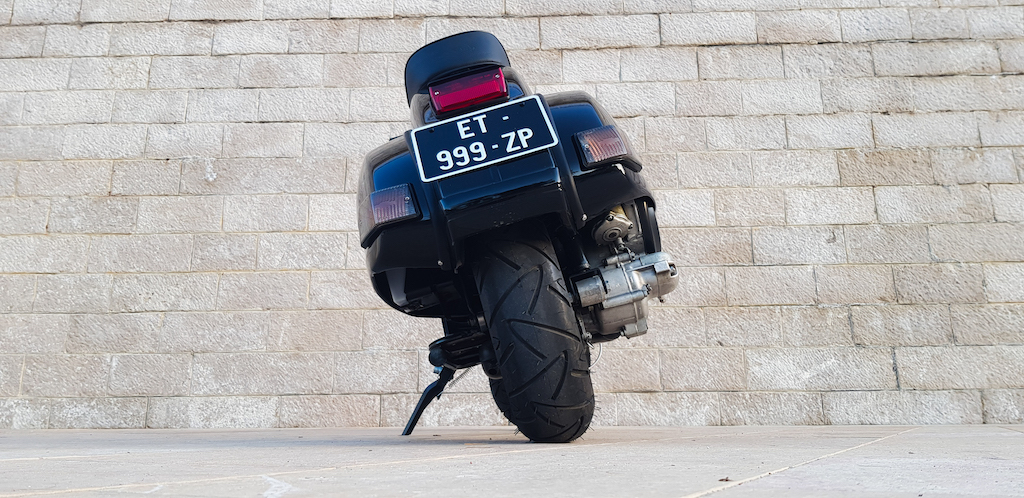 Vespa Black Custom 6