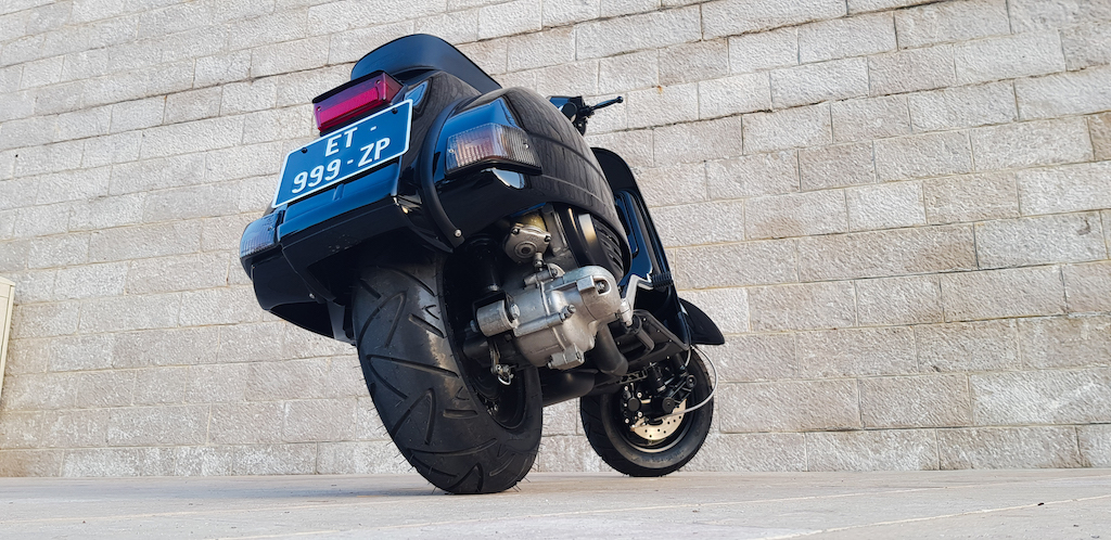 Vespa Black Custom 7
