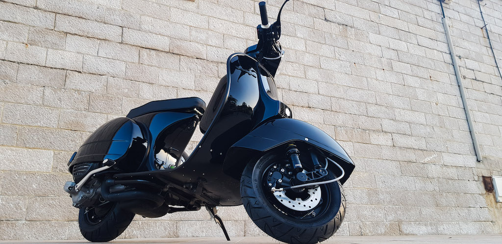 Vespa Black Custom 8